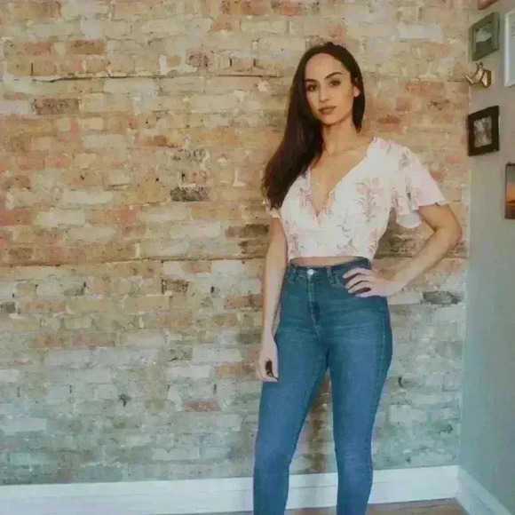 Crop Top Short Sleeve Floral Blouse - Picture 2 of 4